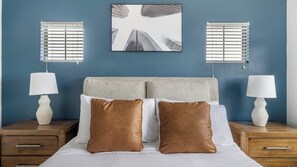 Desk, iron/ironing board, WiFi, bed sheets - Landing | Spectacular 1BD, Pool, Courtyard (Austin)