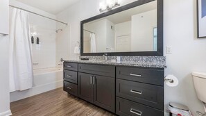 Bathroom - Landing | Spectacular 1BD, Pool, Courtyard (Austin)