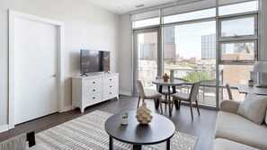Smart TV - Landing | Incredible 2BD, Rooftop Lounge, Gym (Chicago)