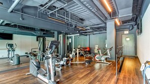 Fitness facility - Landing | Incredible 2BD, Rooftop Lounge, Gym (Chicago)