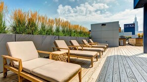 Terrace/patio - Landing | Incredible 2BD, Rooftop Lounge, Gym (Chicago)