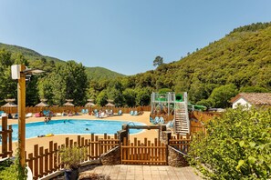 Pool - 2-Bedroom Chalet Bungalow for 5 Guests in the Cévennes (Saumane)