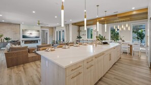 Interior - Gulf Views, Waterslide, Spa & Rooftop Lounge (Sarasota)