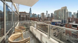 Property grounds - Landing | Chic 1BD, Clubhouse, Game Room (Chicago)