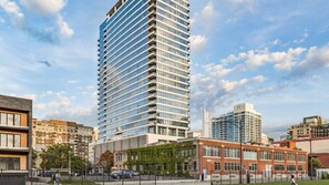 Exterior - Landing | Incredible 1BD, Game Room (Chicago)