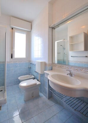 Apartment, 1 Bedroom, Terrace | Bathroom - Stylish Stay 50mt From the sea With Pool Access (San Michele al Tagliamento)