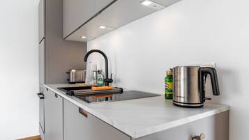 Refrigerador, horno, parrilla de estufa y lavavajillas