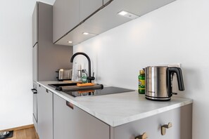 Refrigerador, horno, placa de cocina, lavavajillas