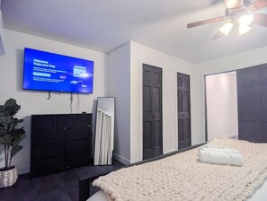 2 habitaciones, tabla de planchar con plancha, wifi y ropa de cama