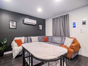 Interior - King Bed • Firepit • Buckeye Lake • Hebron 18 Mins (Thornville)