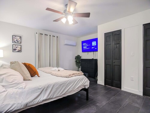 King Bed • Firepit • Buckeye Lake • Hebron 18 Mins