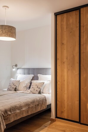 Iron/ironing board, free WiFi, bed sheets