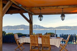 Outdoor dining - Villa AMBRA - 6 bedrooms, panoramic sea view, swimming pool (ALBITRECCIA)