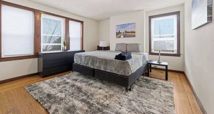 Cozy King Bed - Near City - Easy Airport Access