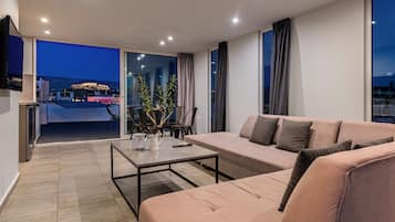 Apartamento, 1 quarto, sacada, vista para a cidade | Sala de estar