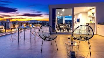 Apartamento, 1 quarto, sacada, vista para a cidade | Sala de estar