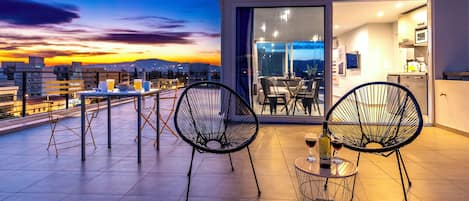 Apartment, 1 Bedroom, Balcony, City View | Ruang tamu