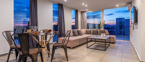 Apartment, 1 Schlafzimmer, Balkon, Stadtblick | Wohnzimmer