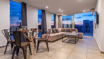 Apartamento, 1 quarto, sacada, vista para a cidade | Sala de estar