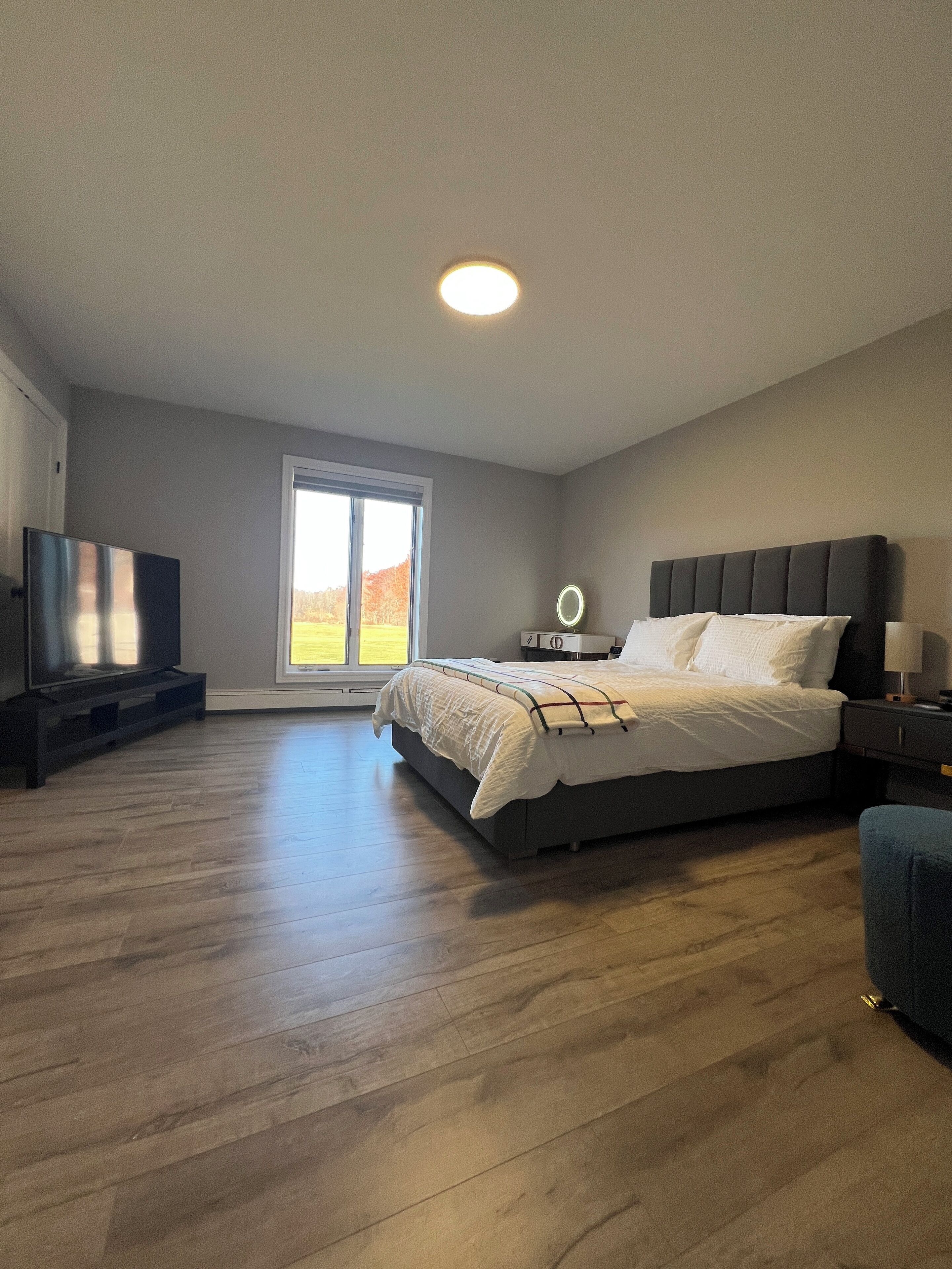 Skrivbord, strykjärn/strykbräda, gratis wi-fi och sängkläder