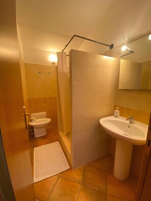 Shower, free toiletries, hair dryer, towels - Gibilo's Home Bari Sardo (Bari Sardo)