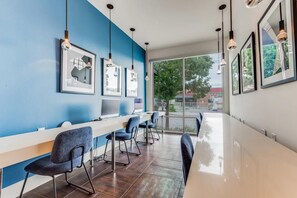 Business centre - Landing | Incredible 2BD, Clubhouse, Gym (San Antonio)