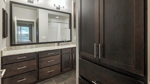 Bathroom - Landing | Amazing 1BD, Pool, Yoga Studio (Kyle)