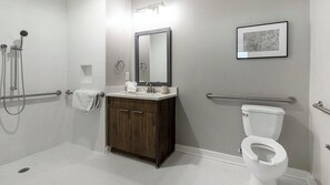 Bathroom - Landing | Beautiful 2BD in Fountain Heights (Birmingham)