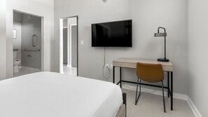 Desk, iron/ironing board, WiFi, bed sheets - Landing | Beautiful 2BD in Fountain Heights (Birmingham)