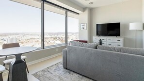 Smart TV - Landing | Beautiful 2BD in Fountain Heights (Birmingham)