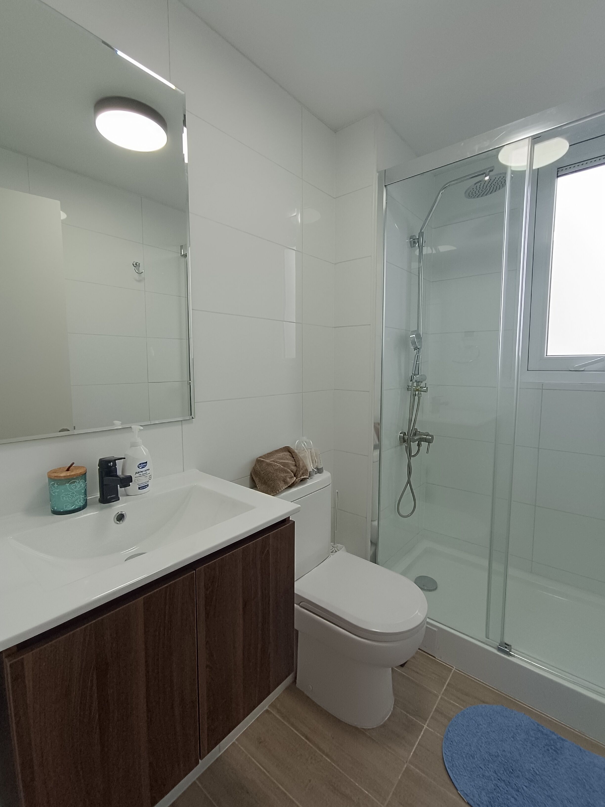 吹风机、毛巾、卫生纸