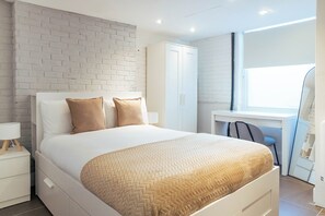 1 chambre, fer et planche à repasser, Wi-Fi, draps fournis