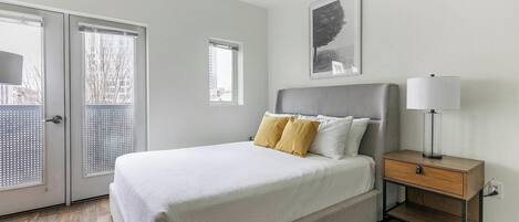 Desk, iron/ironing board, WiFi, bed sheets