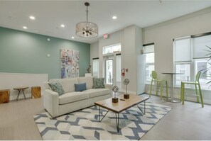 Smart TV - Landing | Spectacular Studio, Courtyard, Gym (Portland)