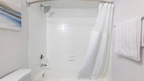 Bathroom - Landing | Stylish 1BD, Pool, Gym (Austin)