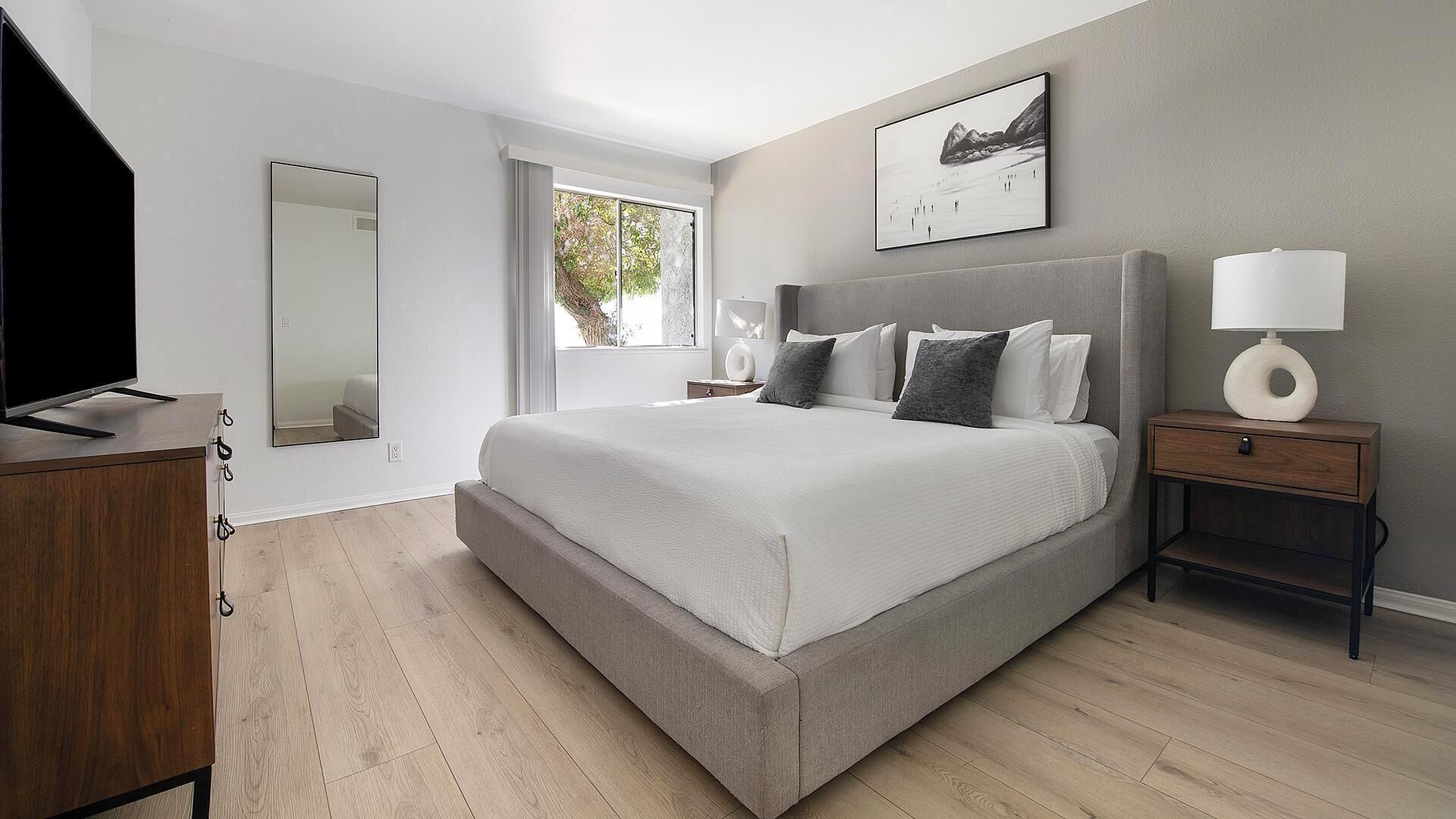 Bureau, fer et planche à repasser, Wi-Fi, draps fournis