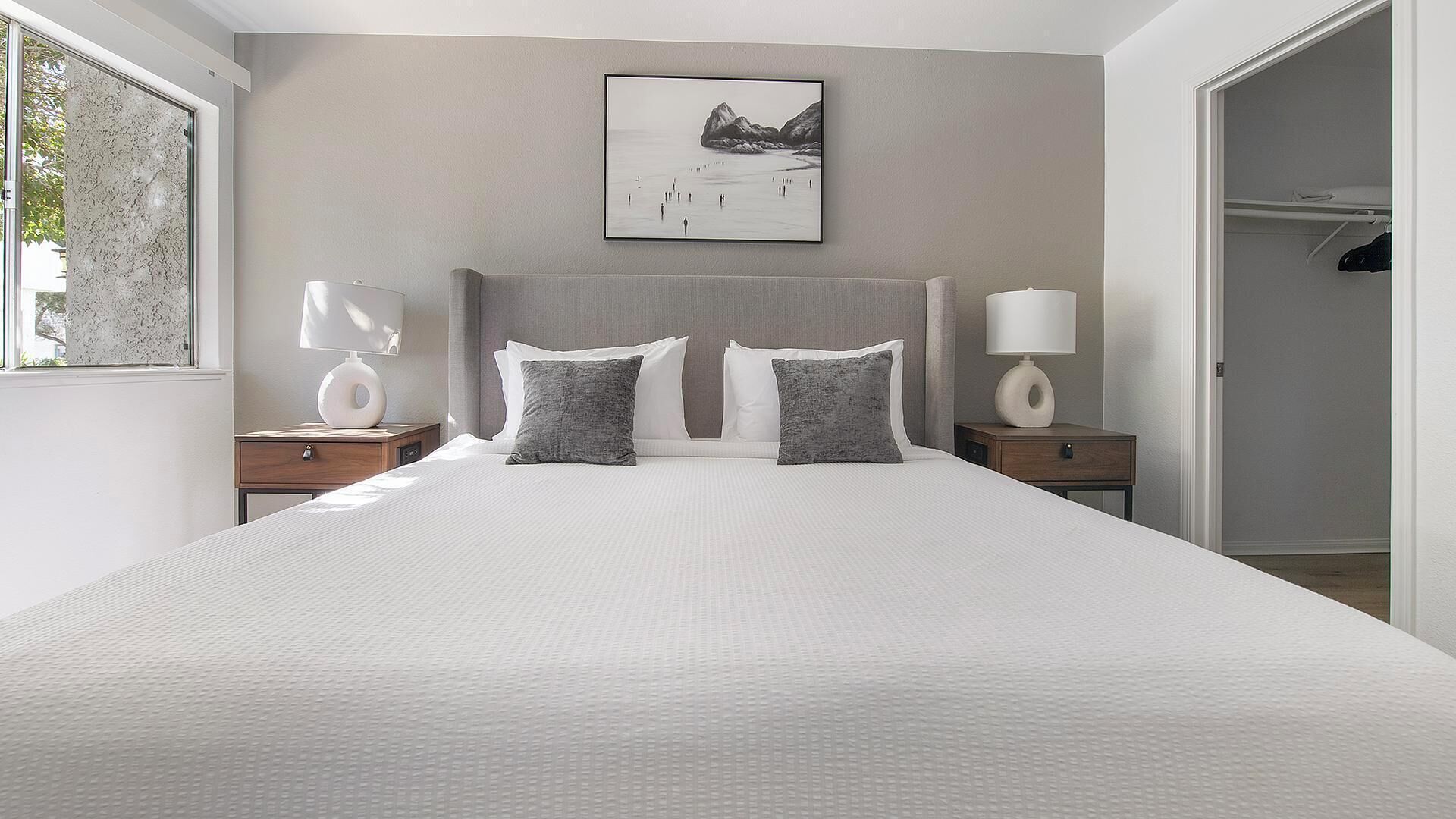 Skrivebord, strykejern/-brett, wi-fi og sengetøy