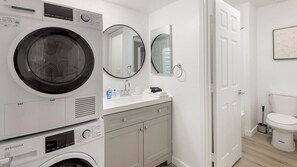 Bathroom - Landing | Incredible 1BD, Courtyard (Paradise)