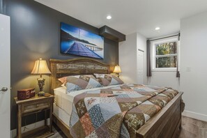 5 bedrooms, iron/ironing board, free WiFi, bed sheets - Home*Gatlinburg*WiFi*Sleeps 15 (GATLINBURG)