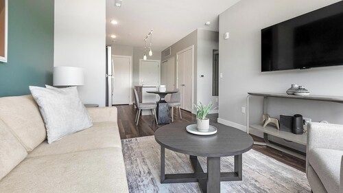 Landing | Stunning 1BD, Game Room, Gym