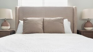 Desk, iron/ironing board, WiFi, bed sheets