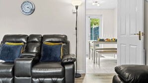 Smart TV y chimenea 
