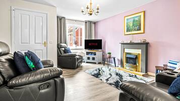 Smart TV, fireplace