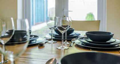 Contractors & Families, Free Parking, Fast Wifi, RHS Bridgewater