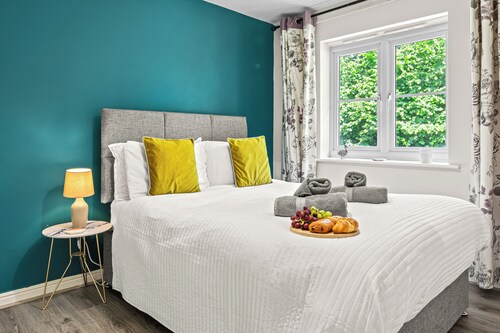 Contractors & Families, Free Parking, Fast Wifi, RHS Bridgewater