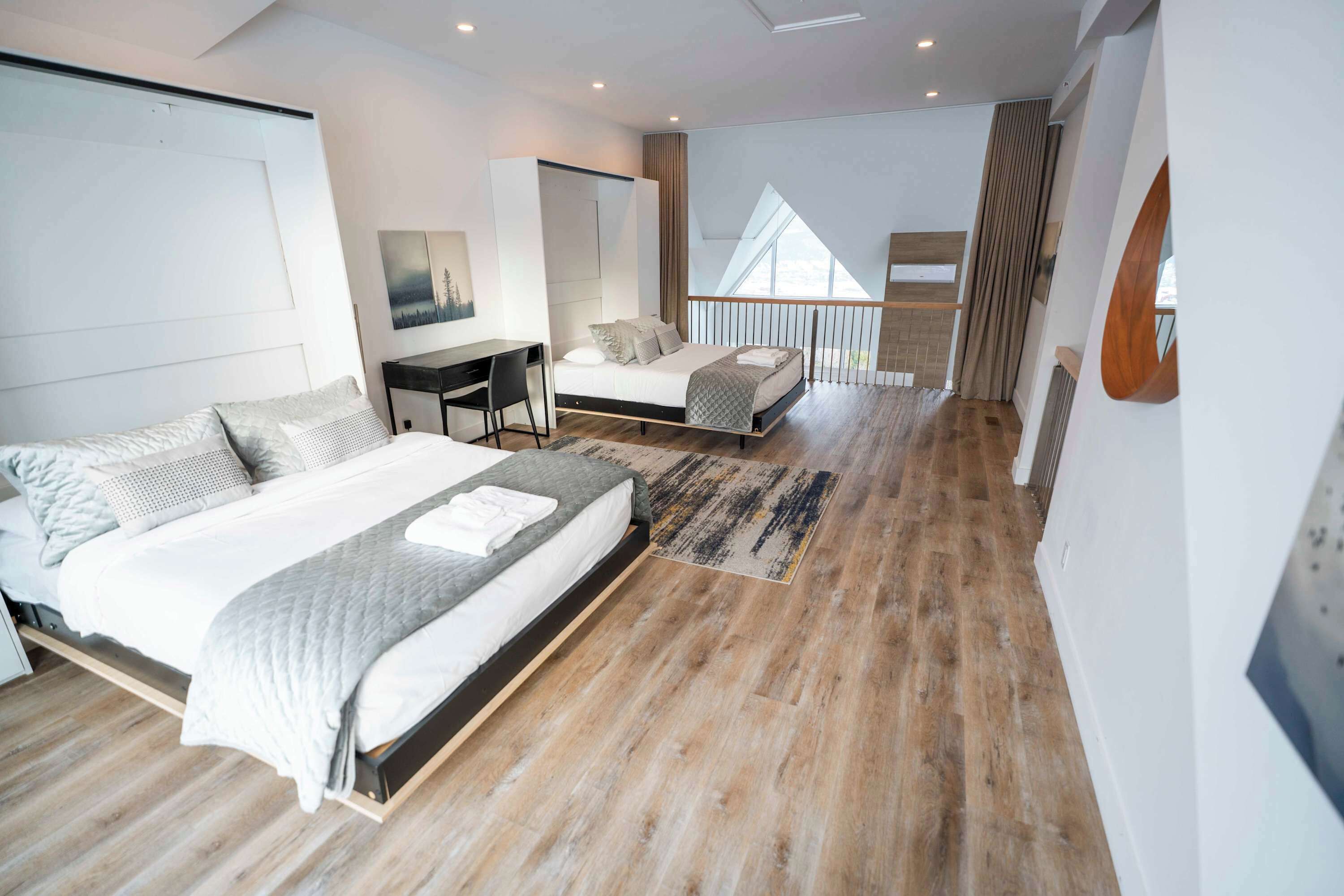 3 habitaciones, tabla de planchar con plancha, wifi y ropa de cama 