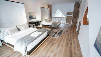 3 habitaciones, tabla de planchar con plancha, wifi y ropa de cama