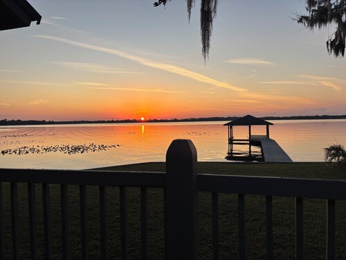 Serene & Elegant Lakefront Escape in Sebring,
Private Dock • Sunset Views