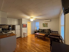 Televisión y chimenea 