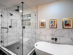 Hair dryer, towels - Plano Elegance Retreat with 4 Bedrooms (Plano)